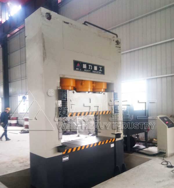 1000噸龍門(mén)框架式液壓機(jī)