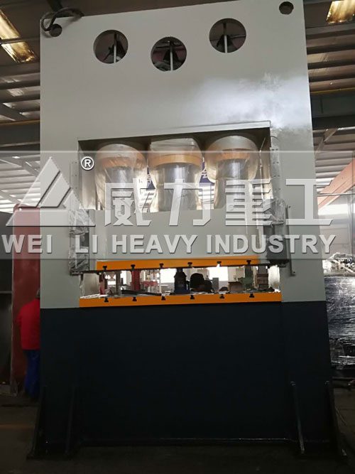 1000噸龍門(mén)液壓機(jī)